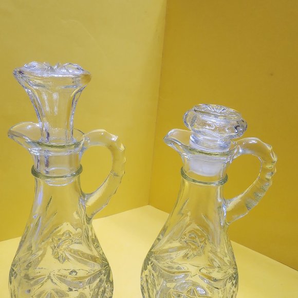 Vintage Anchor Hocking Prescut Clear Glass Star of David Cruets w/ Stoppers - Picture 7 of 10